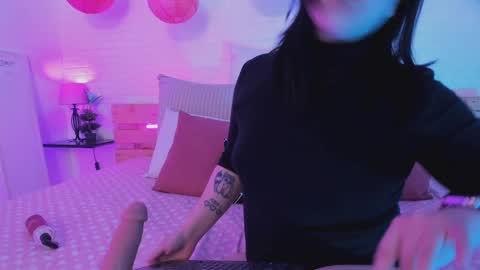 Angela online show from October 7, 2025, 2:09 am
