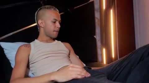 Snapshot of jeremmy_5_ chatting on March 10, 2025, 12:15 pm Jeremmy online show from March 10, 2025, 12:15 pm