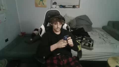 jerimiahslhong online show from November 20, 2025, 2:34 am