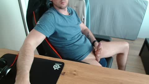 Boy likes daddies online show from April 16, 2026, 12:06 pm