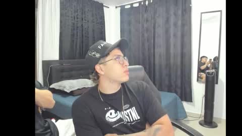 jeroo__ online show from December 23, 2025, 1:58 am