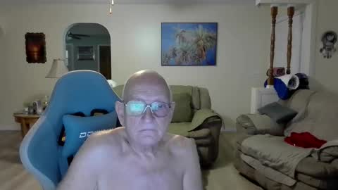 jerryzxcvbnm online show from April 25, 2026, 6:38 pm