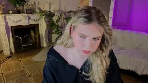 jes_solar online show from November 6, 2025, 10:21 pm