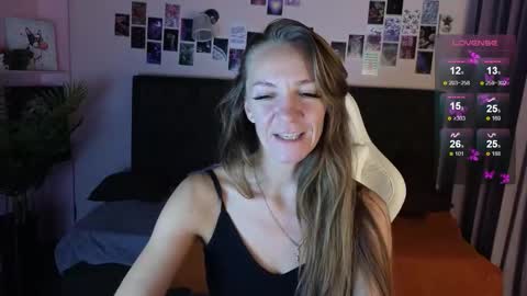 Snapshot of jesica_moon_peachy chatting on October 9, 2025, 1:36 am jesica_moon_peachy online show from October 9, 2025, 1:36 am