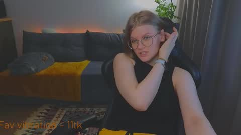 Snapshot of jess0e9 chatting on October 2, 2025, 4:03 pm JessieVibes online show from October 2, 2025, 4:03 pm