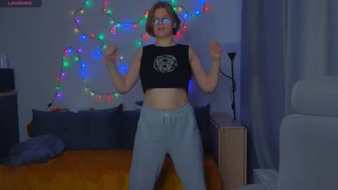 Snapshot of jess0e9 chatting on October 28, 2025, 1:47 pm JessieVibes online show from October 28, 2025, 1:47 pm