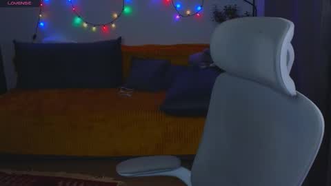 Snapshot of jess0e9 chatting on November 10, 2025, 12:37 pm JessieVibes online show from November 10, 2025, 12:37 pm
