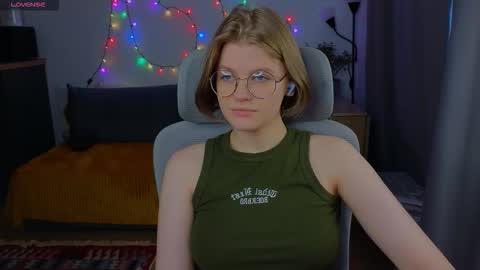 Snapshot of jess0e9 chatting on November 11, 2025, 12:16 pm JessieVibes online show from November 11, 2025, 12:16 pm