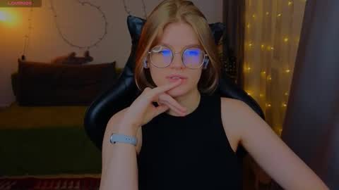 Snapshot of jess0e9 chatting on December 2, 2025, 2:56 pm JessieVibes online show from December 2, 2025, 2:56 pm