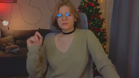 Snapshot of jess0e9 chatting on December 4, 2025, 1:09 pm JessieVibes online show from December 4, 2025, 1:09 pm