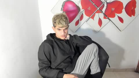 Snapshot of jesshot_bigcock chatting on January 13, 2026, 5:13 am jesshot_bigcock online show from January 13, 2026, 5:13 am