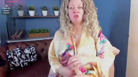 Snapshot of jessica_foxie chatting on April 24, 2026, 12:29 pm Jessica online show from April 24, 2026, 12:29 pm