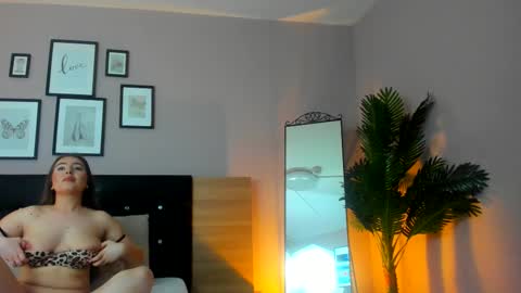 jessica_skyy online show from March 5, 2026, 7:04 am