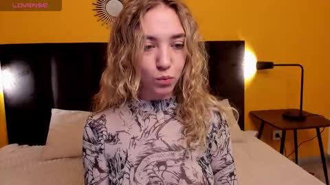 Snapshot of jessie_curlyy chatting on October 18, 2025, 1:41 am Jessie online show from October 18, 2025, 1:41 am