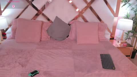 Snapshot of jessiica_stonne2 chatting on July 7, 2026, 2:03 am JESSICA STONNE online show from July 7, 2026, 2:03 am