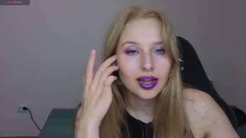 Snapshot of jessy_comely chatting on July 3, 2026, 5:19 pm Jessy online show from July 3, 2026, 5:19 pm
