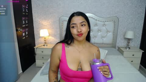 Snapshot of jessy_hall chatting on December 2, 2024, 9:45 am Jessy online show from December 2, 2024, 9:45 am