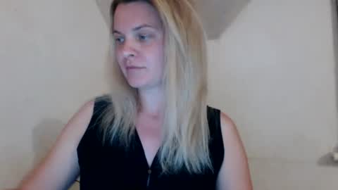 Snapshot of jessyangels chatting on June 15, 2026, 7:16 pm jessyangels online show from June 15, 2026, 7:16 pm