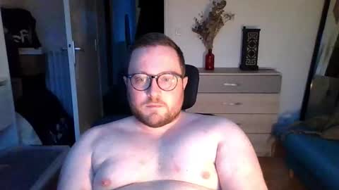 jeuneloup92 online show from February 10, 2026, 5:28 pm