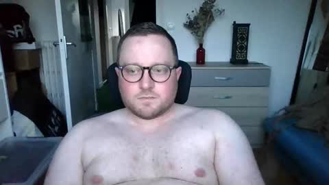 jeuneloup92 online show from February 16, 2026, 5:31 pm