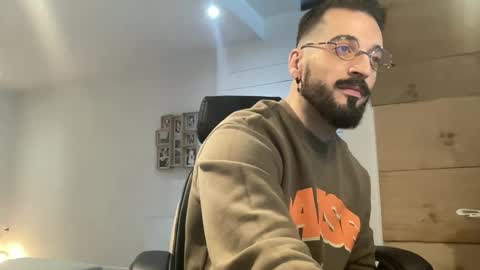 Snapshot of jeunemek00779042 chatting on December 5, 2024, 3:17 pm JEUNEMEK007 online show from December 5, 2024, 3:17 pm