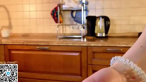 Gwen online show from March 27, 2026, 9:47 pm