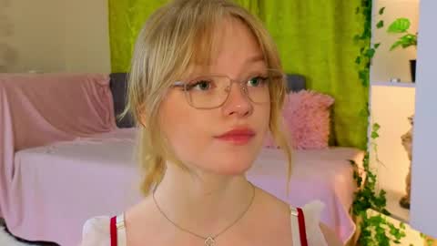 Gwen online show from April 1, 2026, 6:38 pm