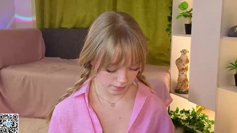 Snapshot of jewellhogan chatting on April 19, 2026, 10:01 pm Gwen online show from April 19, 2026, 10:01 pm