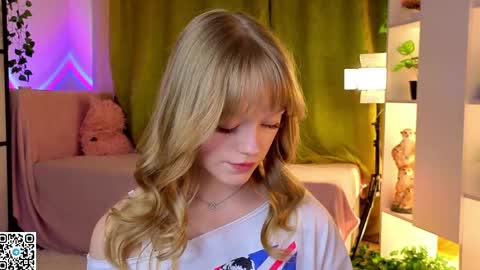 Snapshot of jewellhogan chatting on April 28, 2026, 8:14 pm Gwen online show from April 28, 2026, 8:14 pm