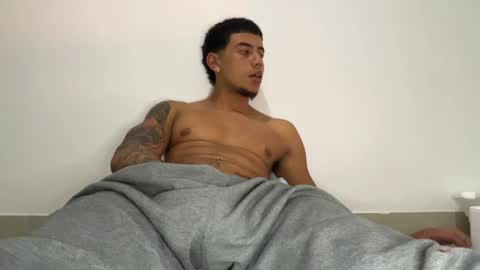 Snapshot of jeyzd25 chatting on December 15, 2024, 5:02 am Onlyfans Twitter online show from December 15, 2024, 5:02 am