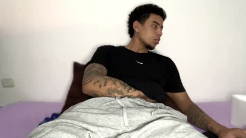 Snapshot of jeyzd25 chatting on January 26, 2025, 2:24 am Onlyfans Twitter online show from January 26, 2025, 2:24 am