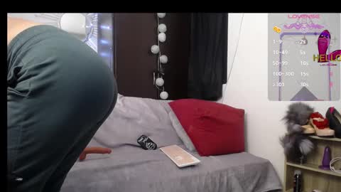 Snapshot of jezabel_purple chatting on January 21, 2025, 10:41 pm Camila online show from January 21, 2025, 10:41 pm