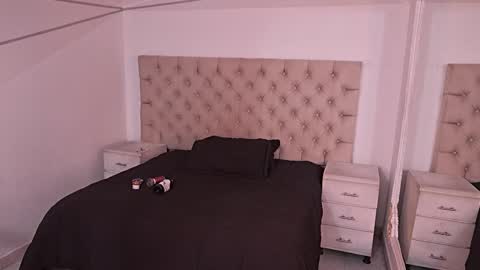 jhoanleandro online show from February 26, 2026, 5:50 am