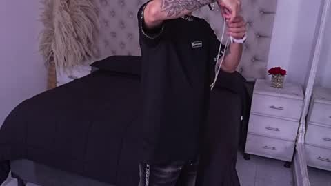 jhoanleandro online show from March 30, 2026, 4:13 am