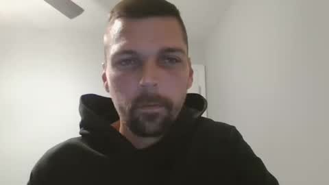 Snapshot of jholls chatting on December 19, 2024, 2:01 am jholls online show from December 19, 2024, 2:01 am