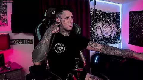 jhonny_ackerman online show from December 4, 2024, 4:32 am