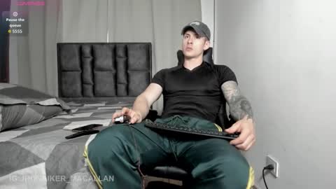 Snapshot of jhonny_macallan chatting on December 15, 2025, 10:25 pm Jhonaiker online show from December 15, 2025, 10:25 pm