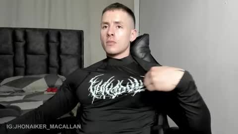 Snapshot of jhonny_macallan chatting on February 9, 2026, 11:42 pm Jhonaiker online show from February 9, 2026, 11:42 pm
