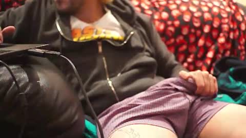 jhonnygoldendick online show from April 4, 2026, 9:29 am