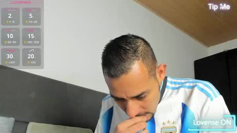 Snapshot of jhonyalzate chatting on May 4, 2026, 1:34 am Jhony Alzate online show from May 4, 2026, 1:34 am