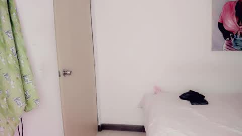 Snapshot of jimenna__ chatting on February 22, 2025, 11:35 am jimenna online show from February 22, 2025, 11:35 am