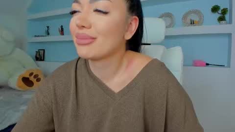 Juliee online show from October 28, 2025, 7:38 pm