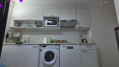 Jiwon online show from February 21, 2025, 4:37 pm