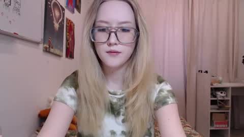 Snapshot of joan_kiss chatting on June 18, 2026, 12:44 am joan_kiss online show from June 18, 2026, 12:44 am