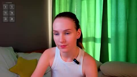 Snapshot of joancrumpton chatting on September 23, 2025, 1:19 am Alice in the country of dreams online show from September 23, 2025, 1:19 am