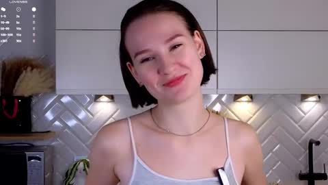 Snapshot of joancrumpton chatting on October 10, 2025, 2:21 am Alice in the country of dreams online show from October 10, 2025, 2:21 am