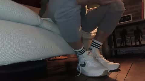 Snapshot of jobbeduval chatting on January 27, 2025, 5:15 pm GUILLAUME feet and socks online show from January 27, 2025, 5:15 pm