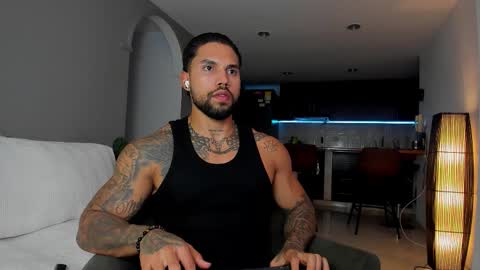 joe_esthetic online show from November 18, 2025, 8:35 pm