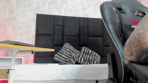     online show from December 11, 2024, 7:42 am