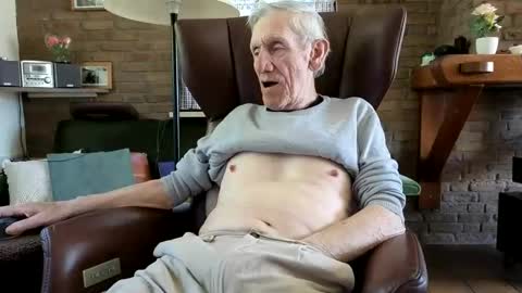 Snapshot of johan7_heet chatting on April 23, 2026, 12:29 pm johan7 heet online show from April 23, 2026, 12:29 pm